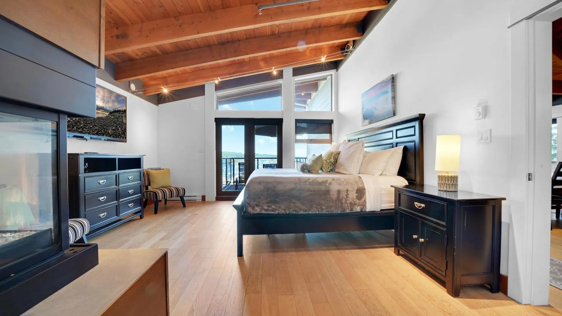 Mariner'S Loft - Salt Spring Island Apartment Ganges