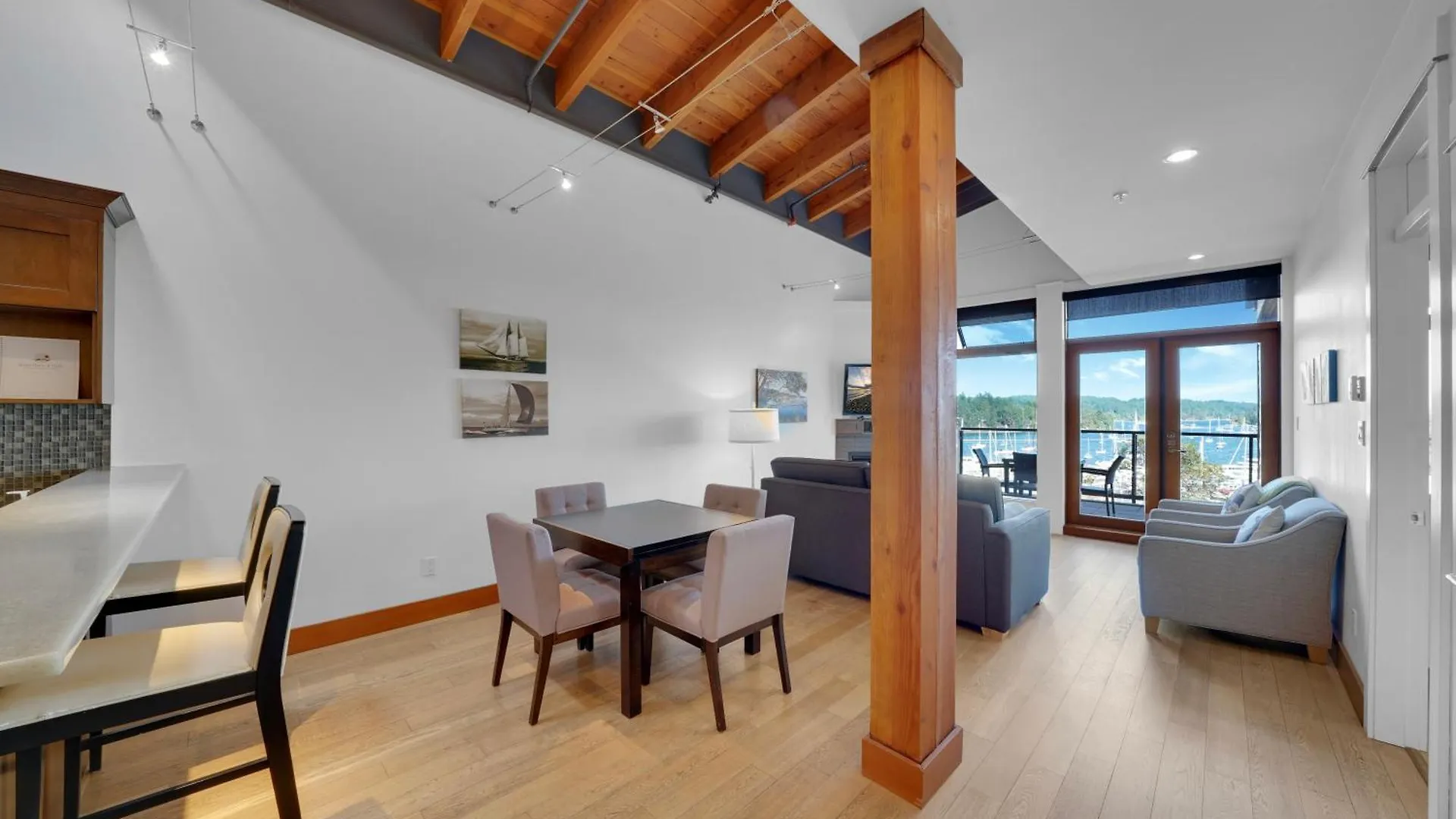 Mariner'S Loft - Salt Spring Island Apartment Ganges