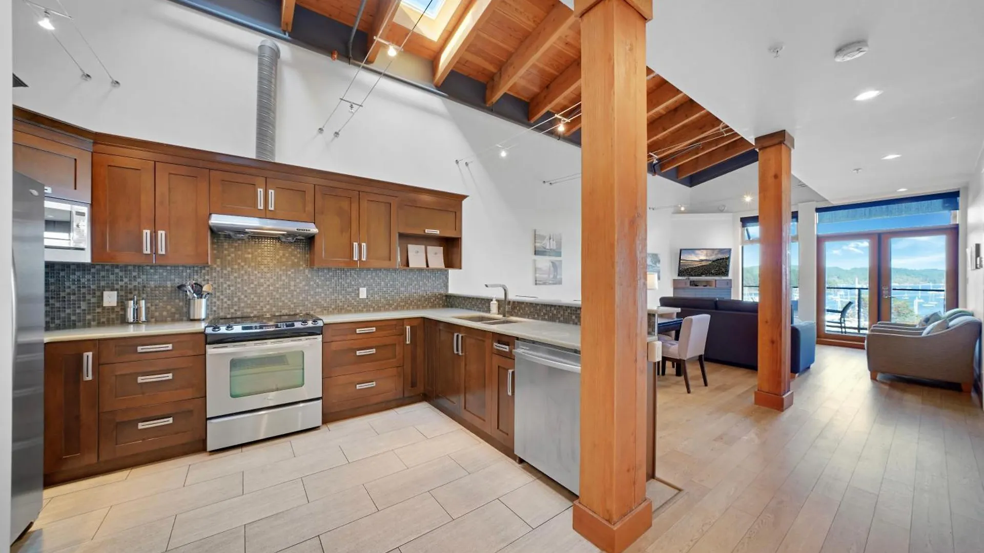 Mariner'S Loft - Salt Spring Island Apartment Ganges 0*,